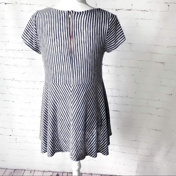 Anthropologie W5 Wendy tunic w/partial zipper back - Picture 4 of 6